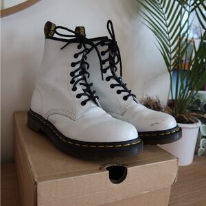 Dr Marten White Leather Lace-Up